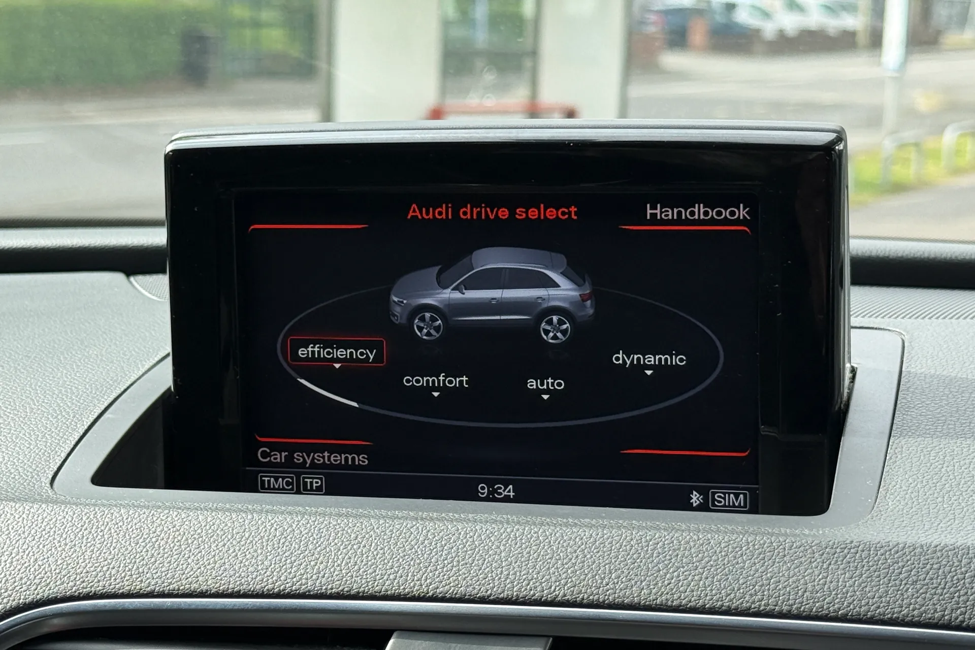 Audi Q3 thumbnail image number 17