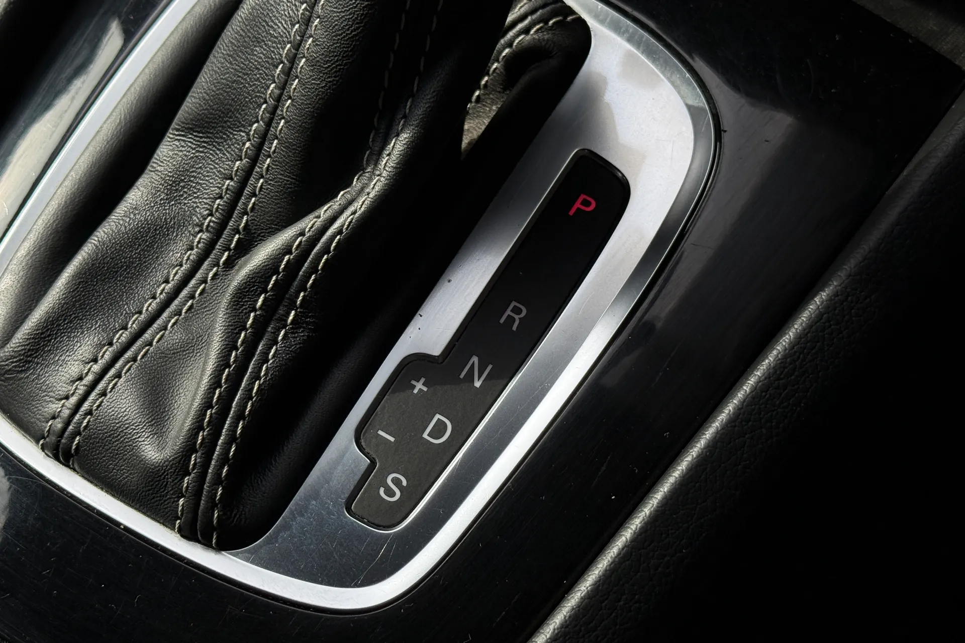 Audi Q3 thumbnail image number 22