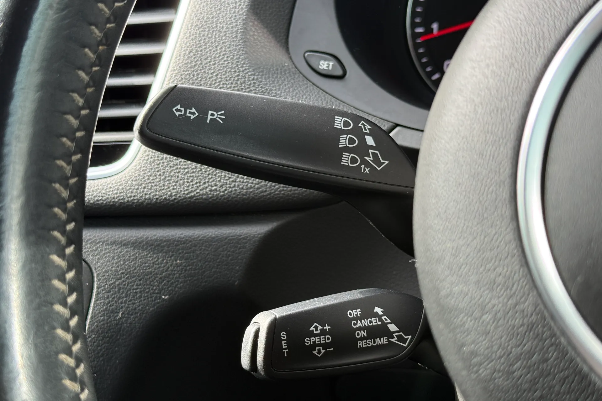 Audi Q3 thumbnail image number 15