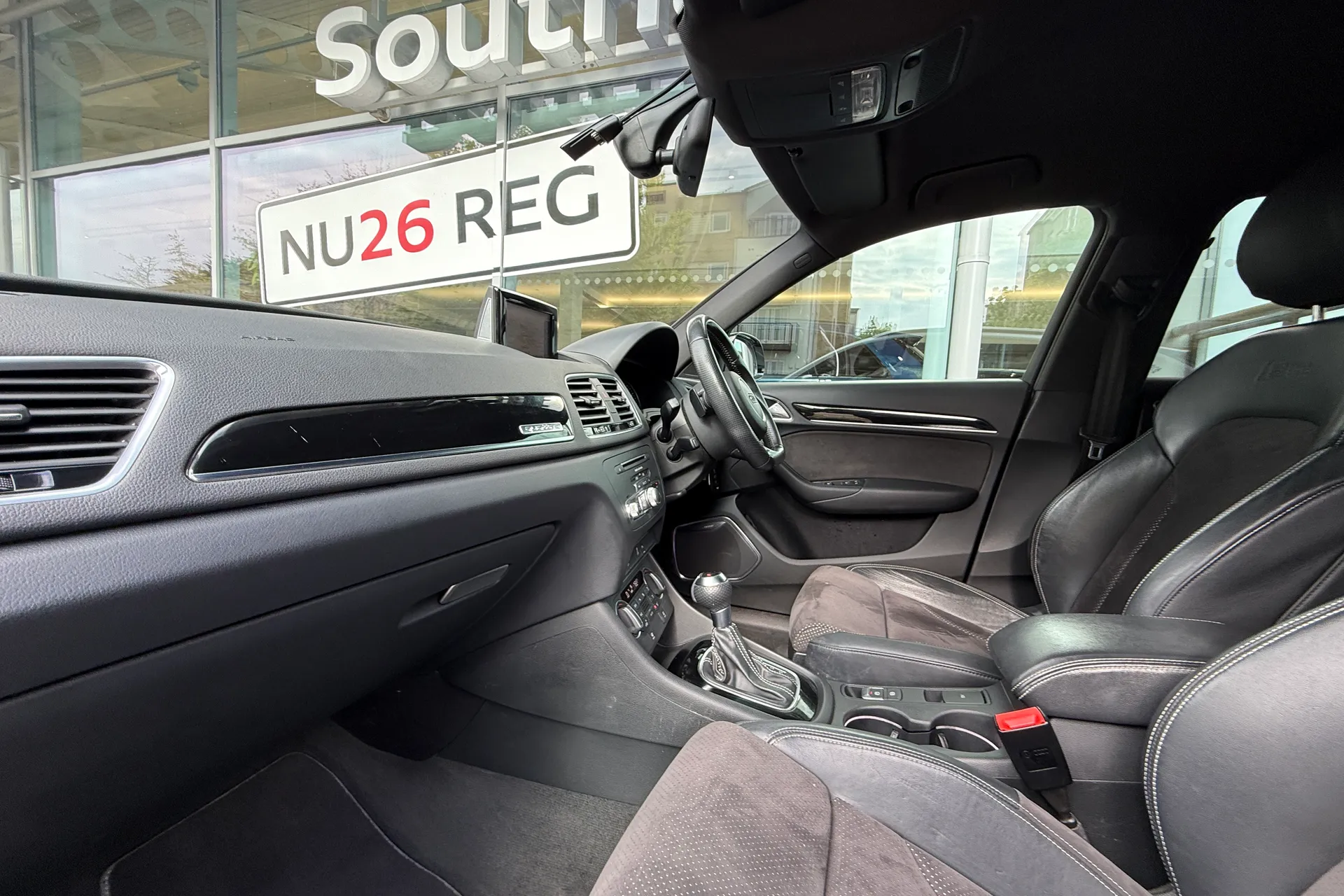 Audi Q3 thumbnail image number 6