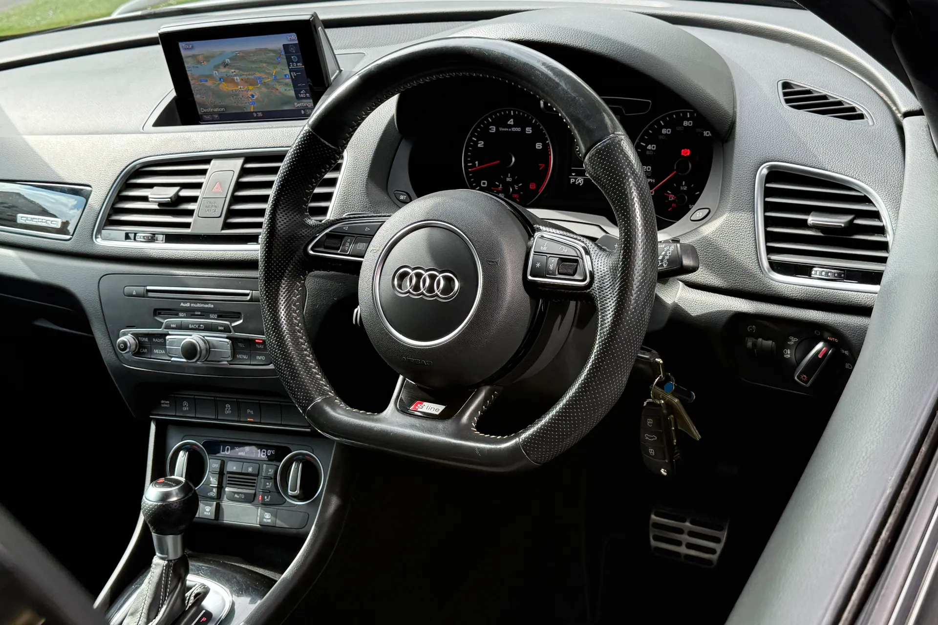 Audi Q3 thumbnail image number 30