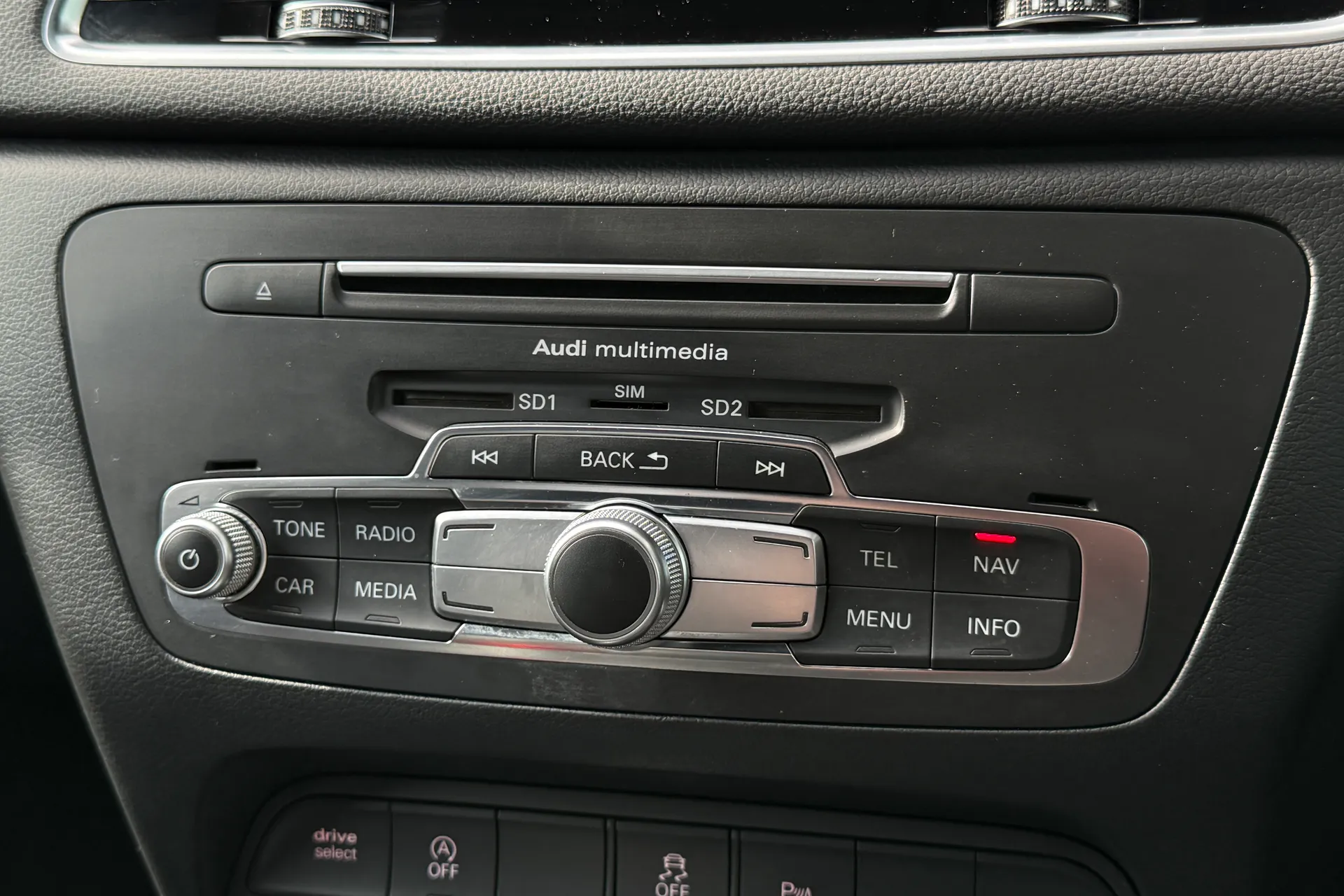 Audi Q3 thumbnail image number 23