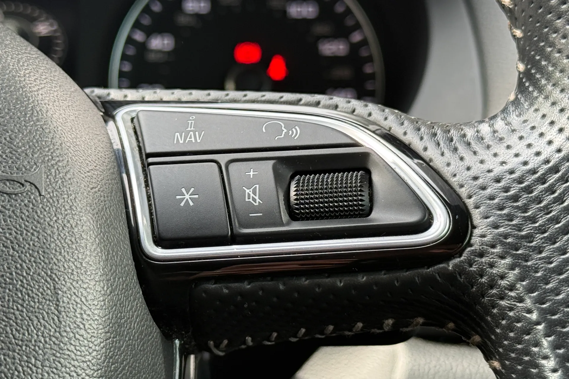 Audi Q3 thumbnail image number 13