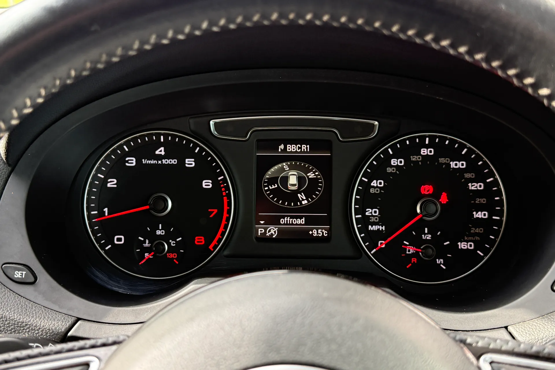 Audi Q3 thumbnail image number 10