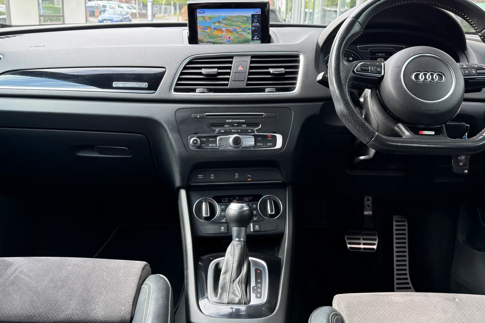Audi Q3 thumbnail image number 36