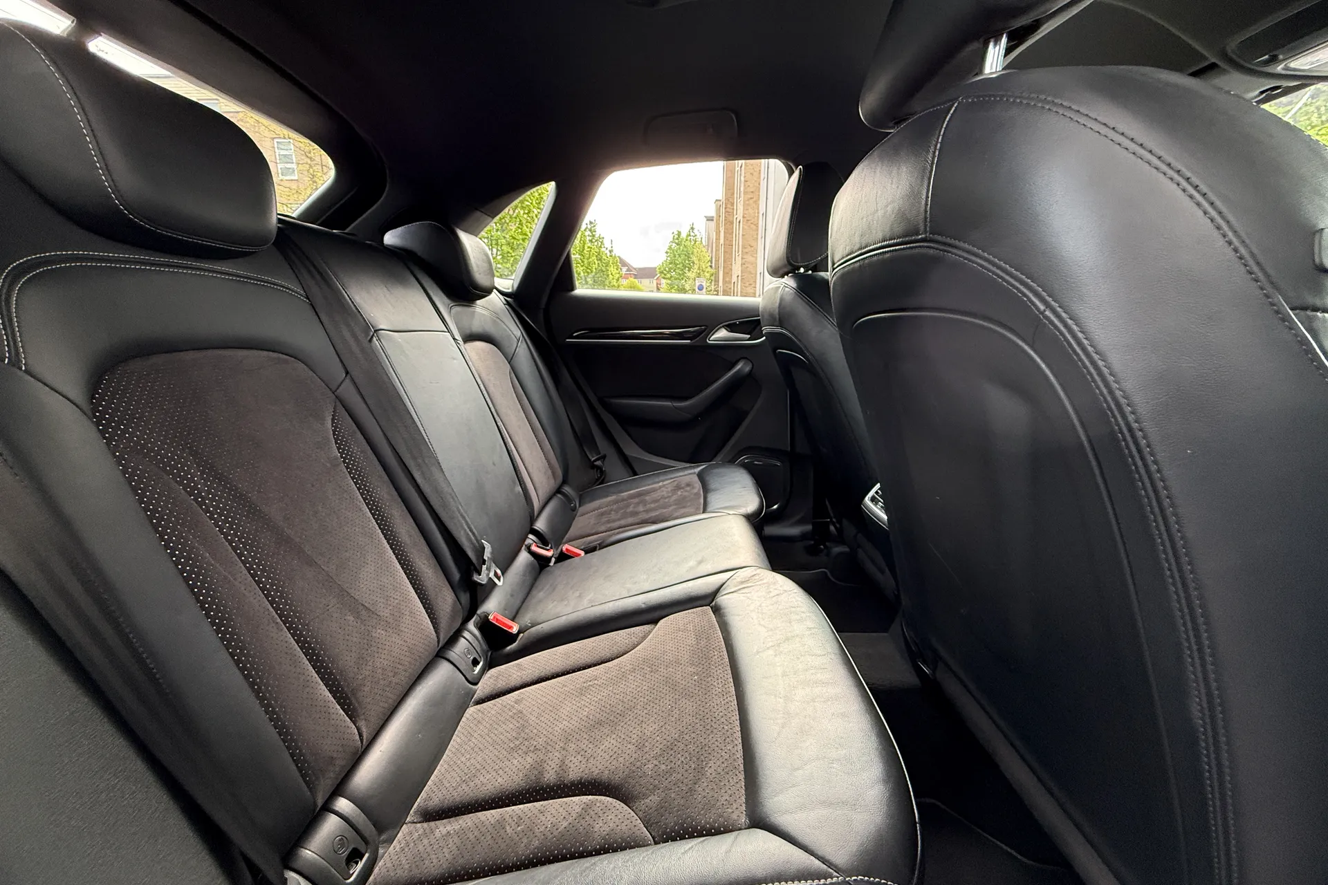 Audi Q3 thumbnail image number 35