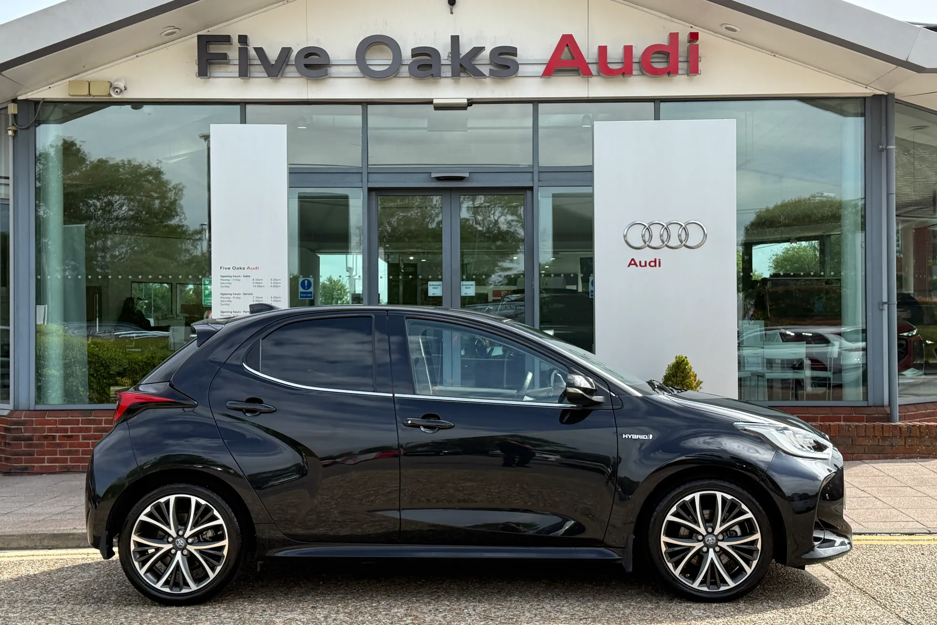 TOYOTA YARIS thumbnail image number 2