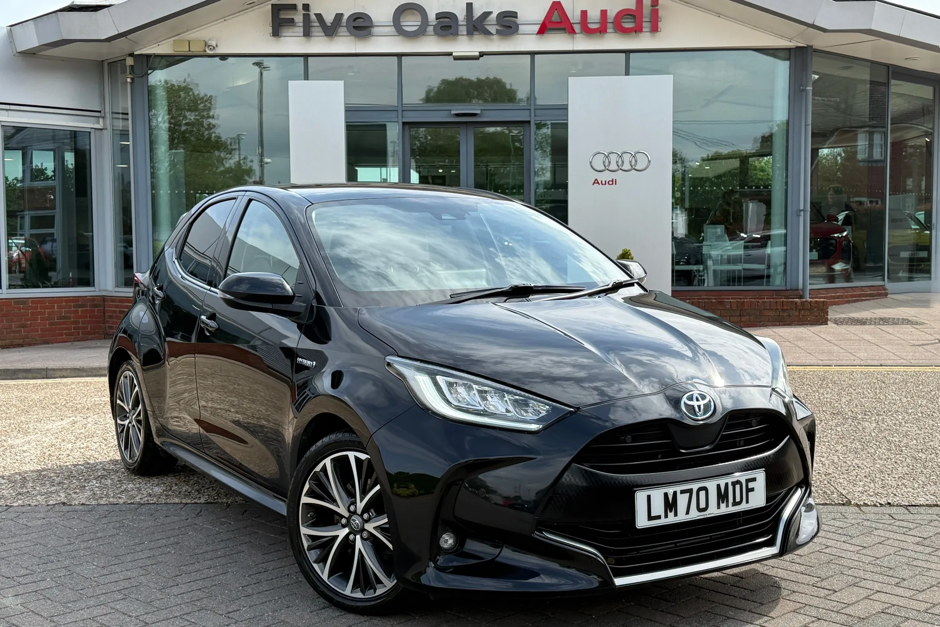 TOYOTA YARIS focused image