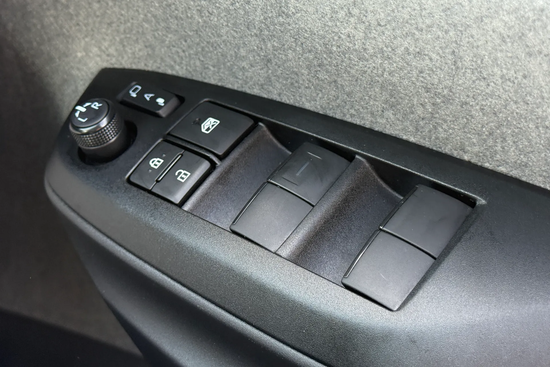 TOYOTA YARIS thumbnail image number 15