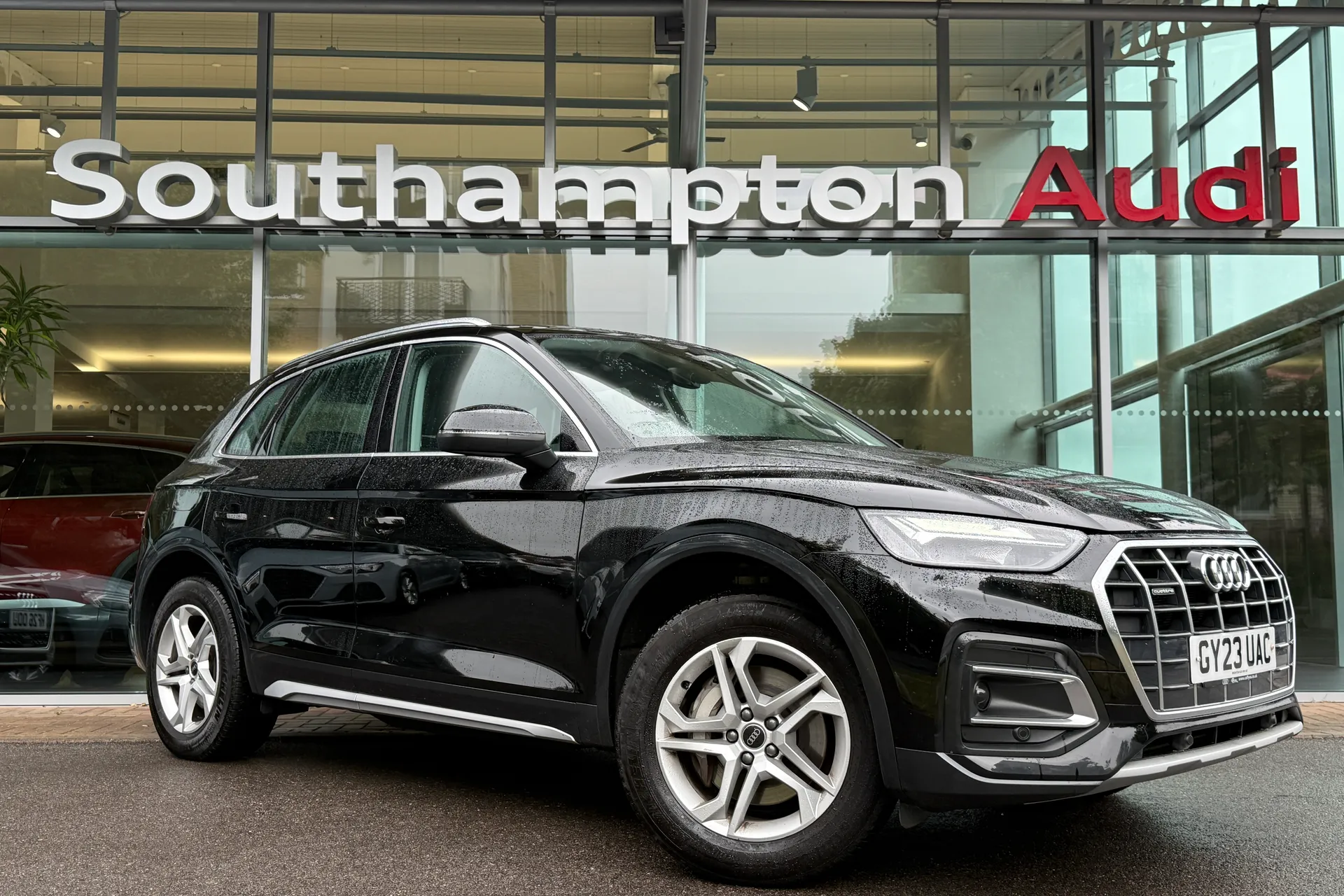 Audi Q5 focused image