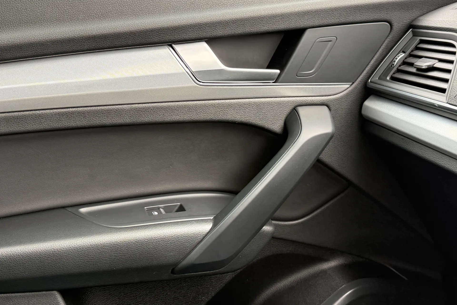 Audi Q5 thumbnail image number 28