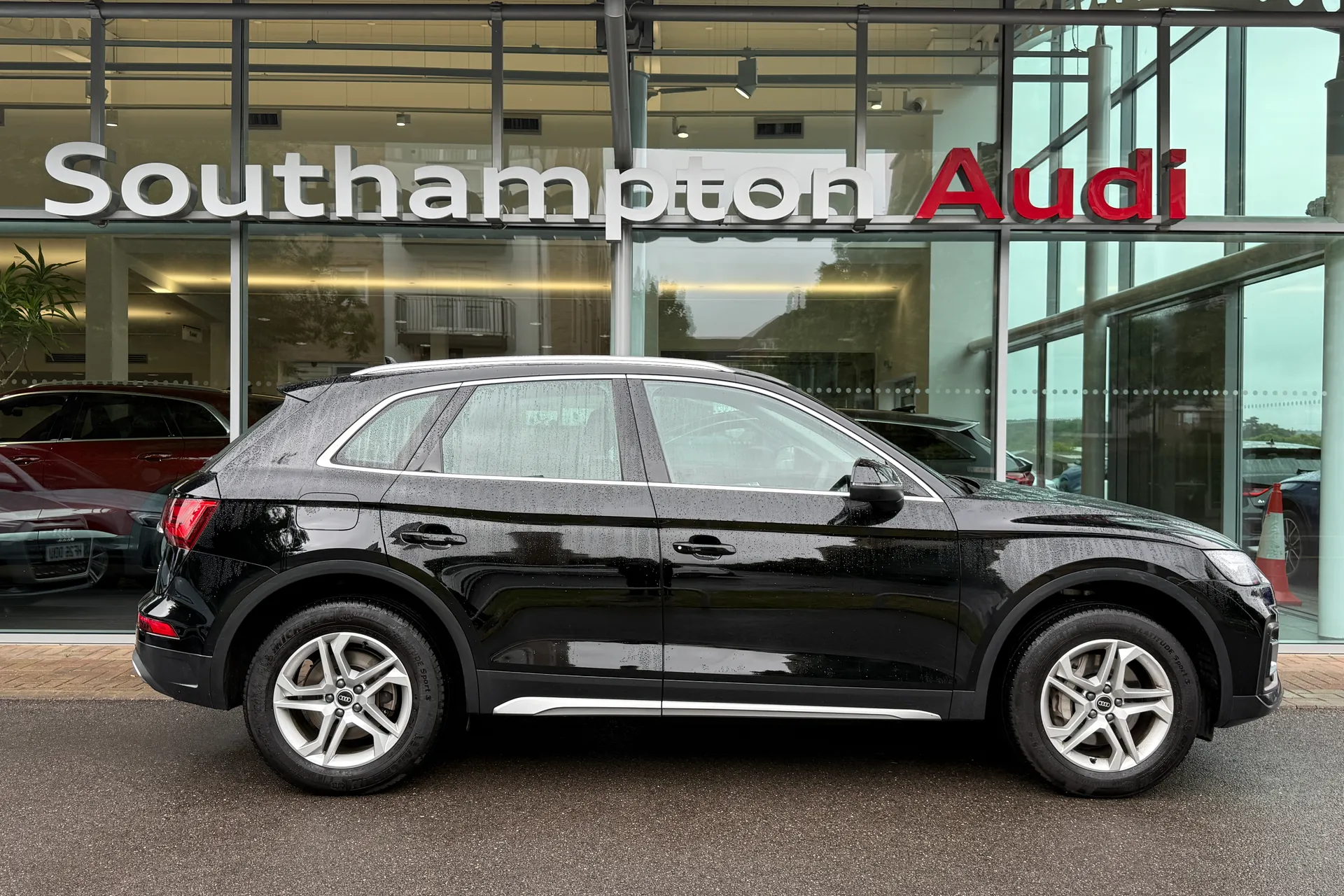 Audi Q5 thumbnail image number 2