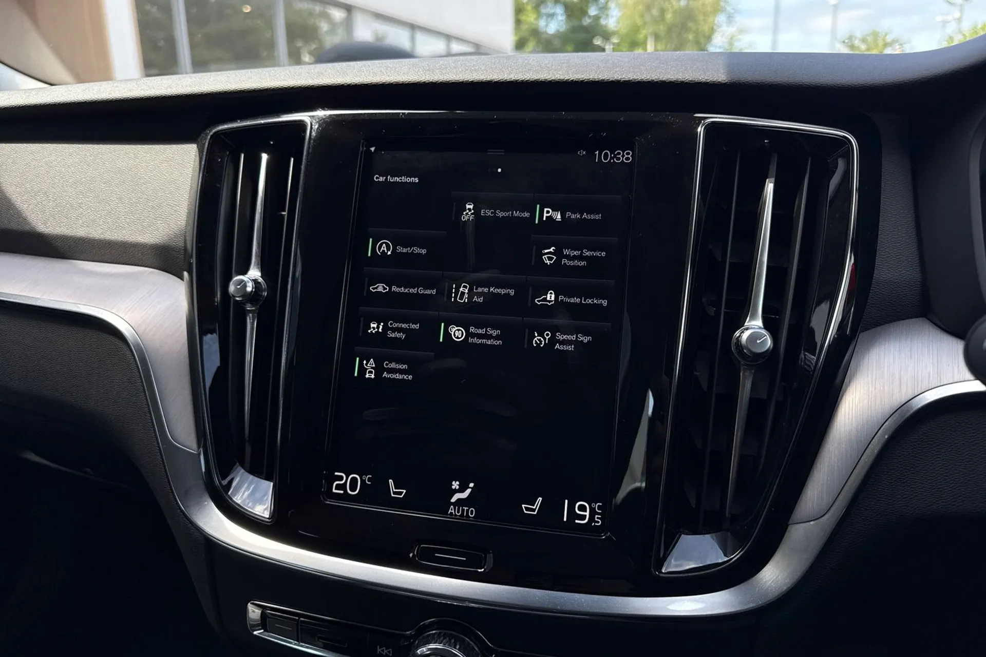 Volvo V60 thumbnail image number 40