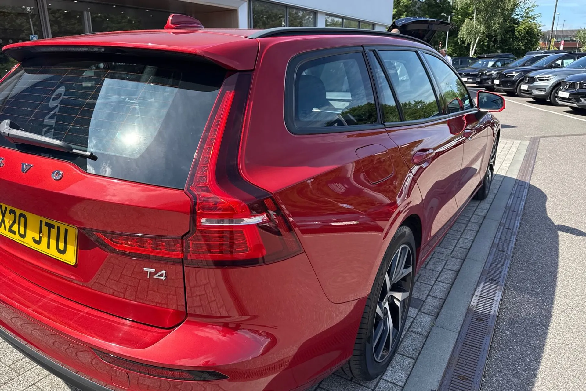Volvo V60 thumbnail image number 15