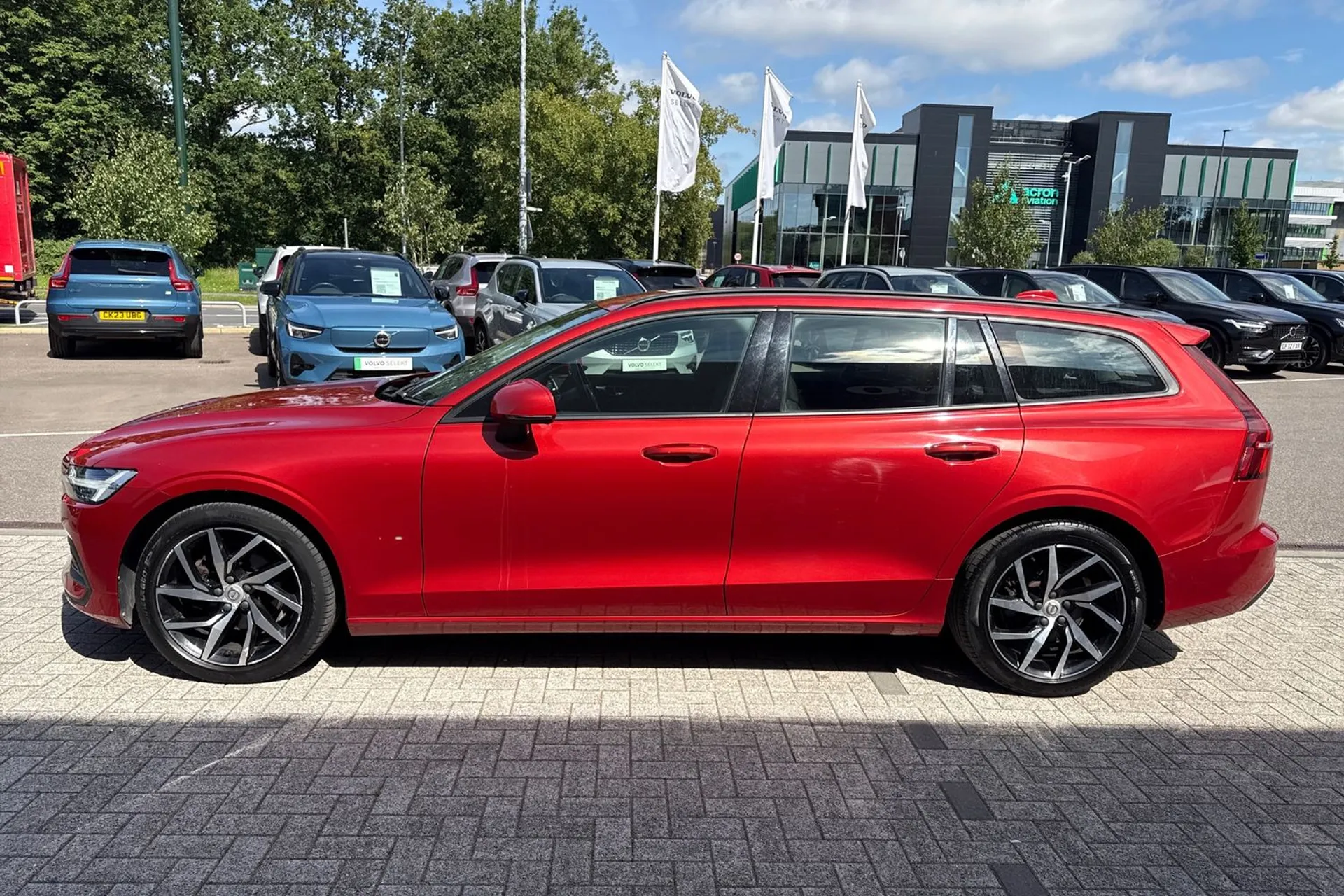 Volvo V60 thumbnail image number 11
