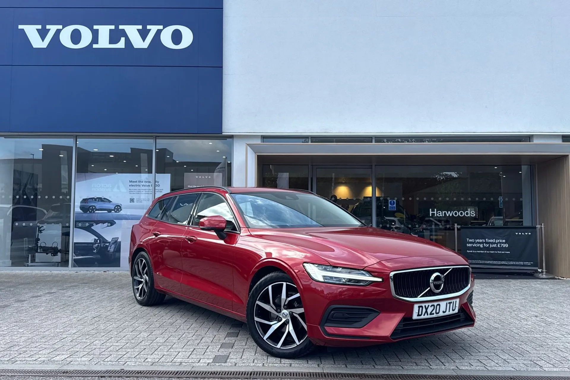 Volvo V60 focused image
