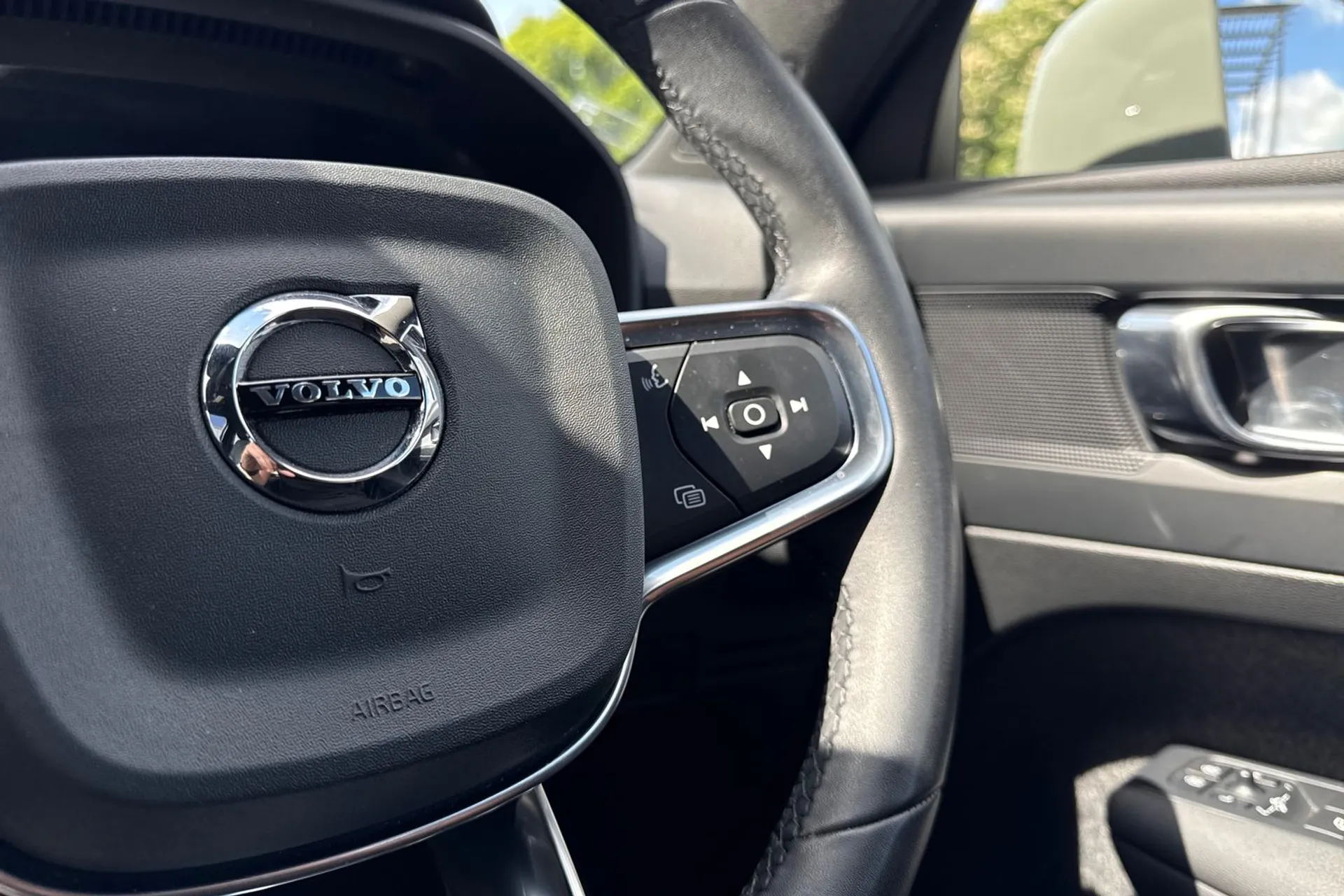 Volvo XC40 thumbnail image number 37