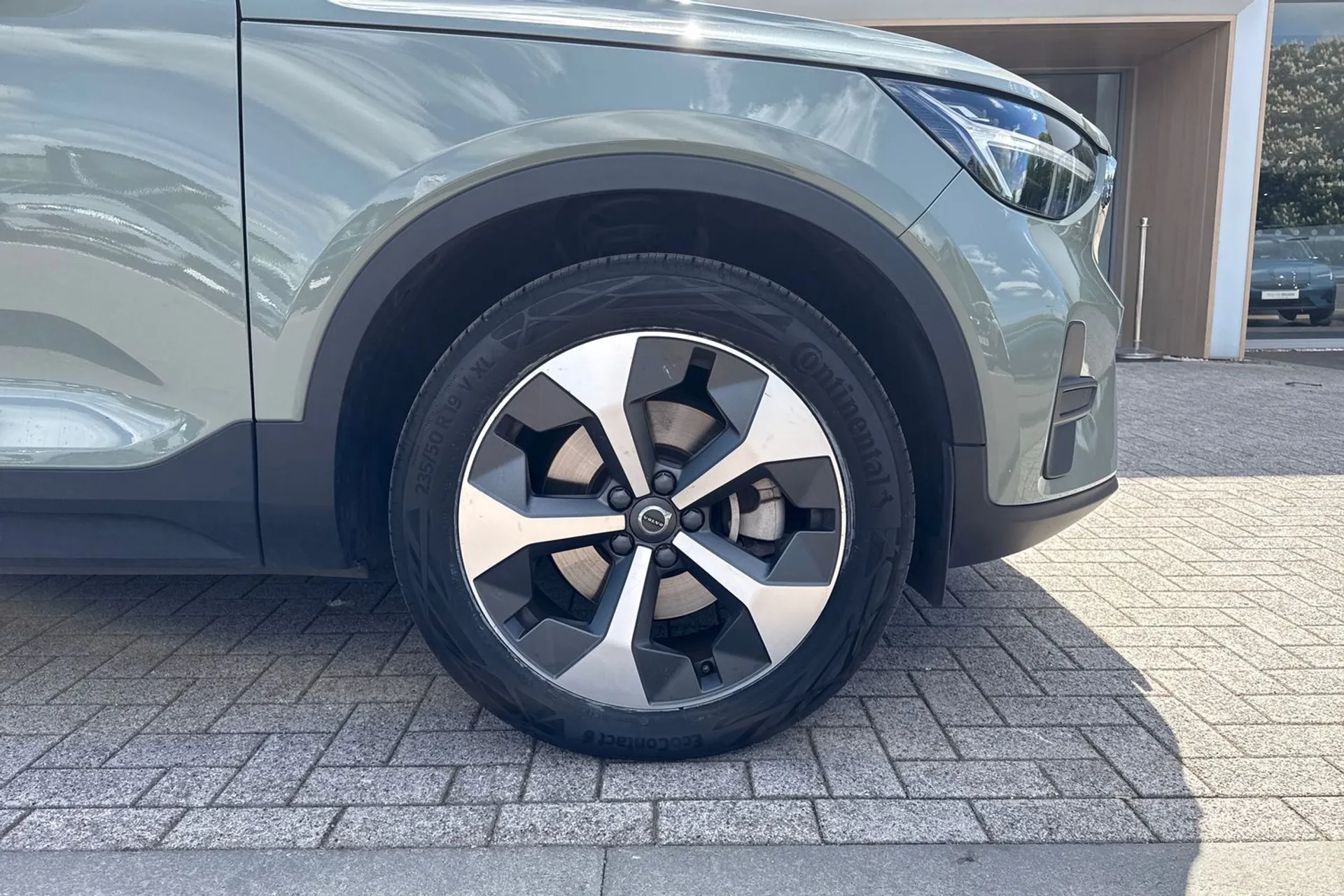 Volvo XC40 thumbnail image number 14