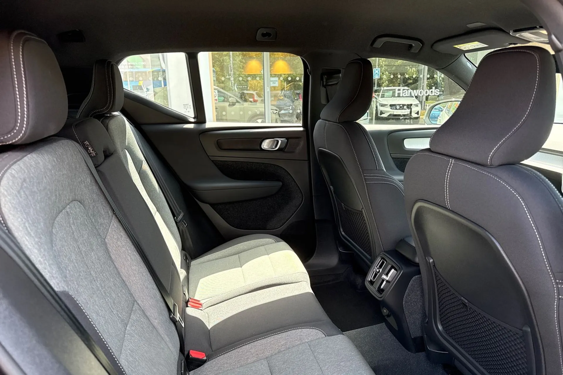 Volvo XC40 thumbnail image number 23