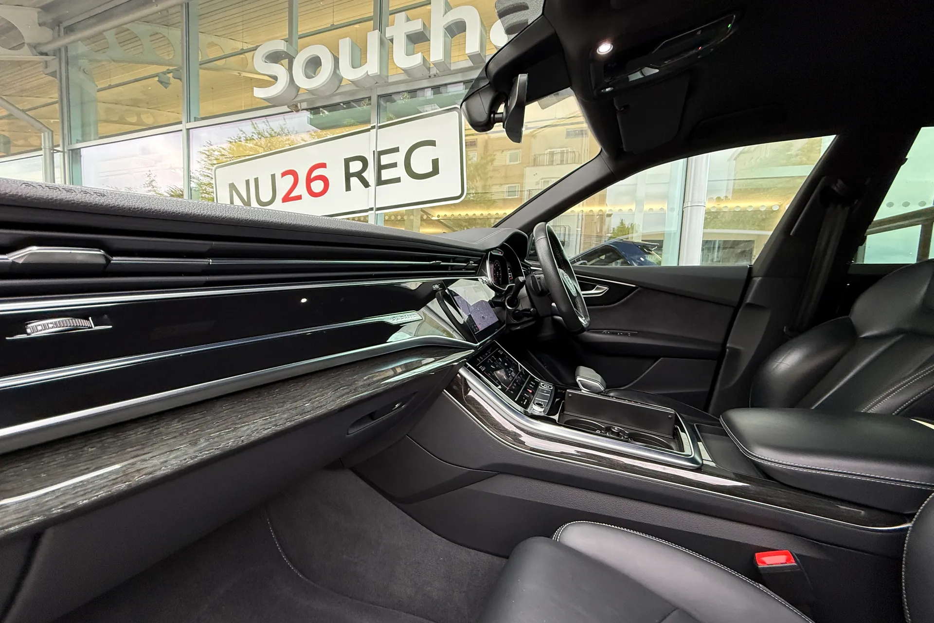 Audi Q8 thumbnail image number 10
