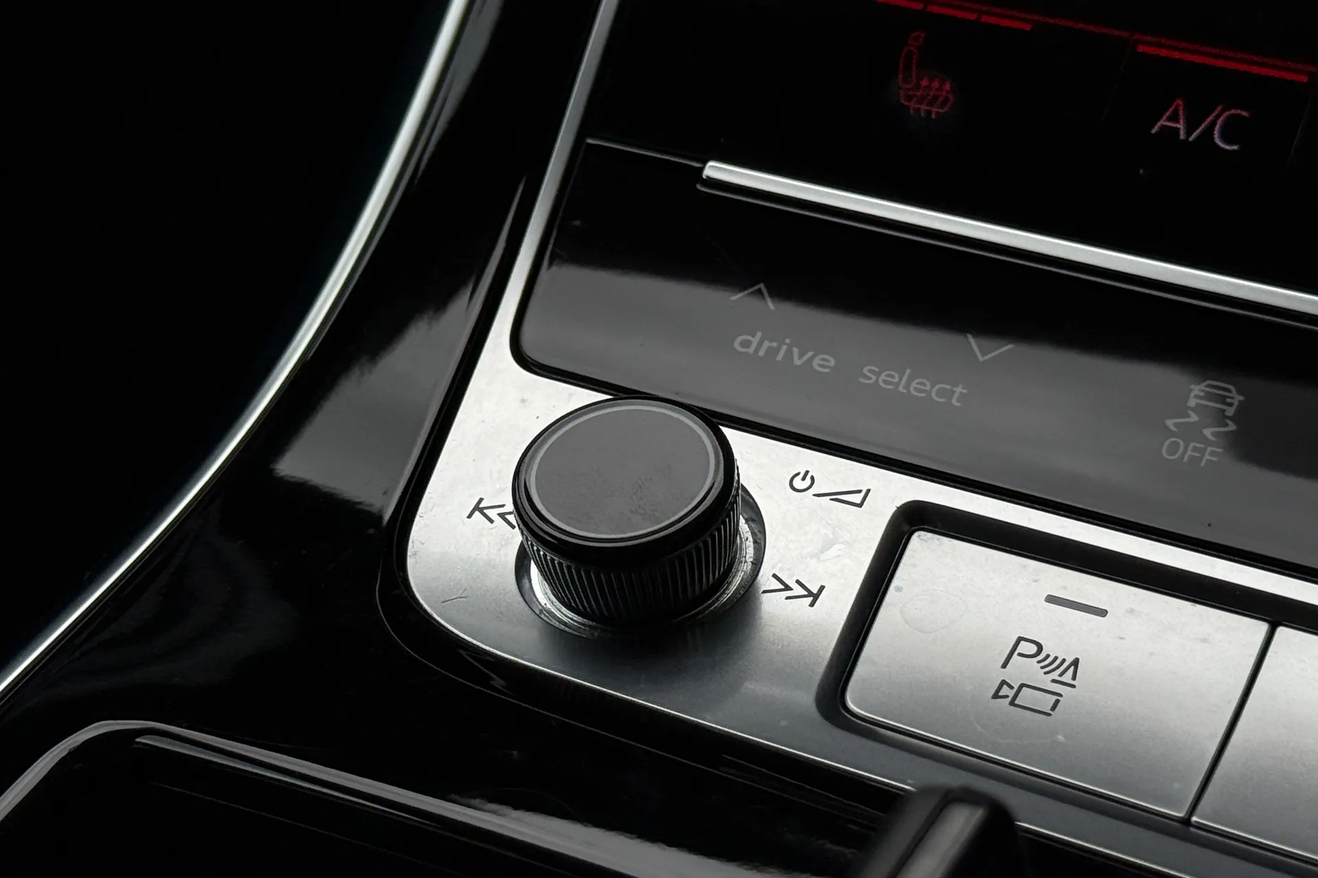 Audi Q8 thumbnail image number 24