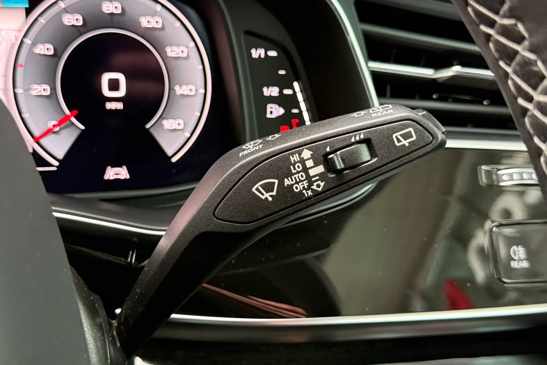 Audi Q8 thumbnail image number 18