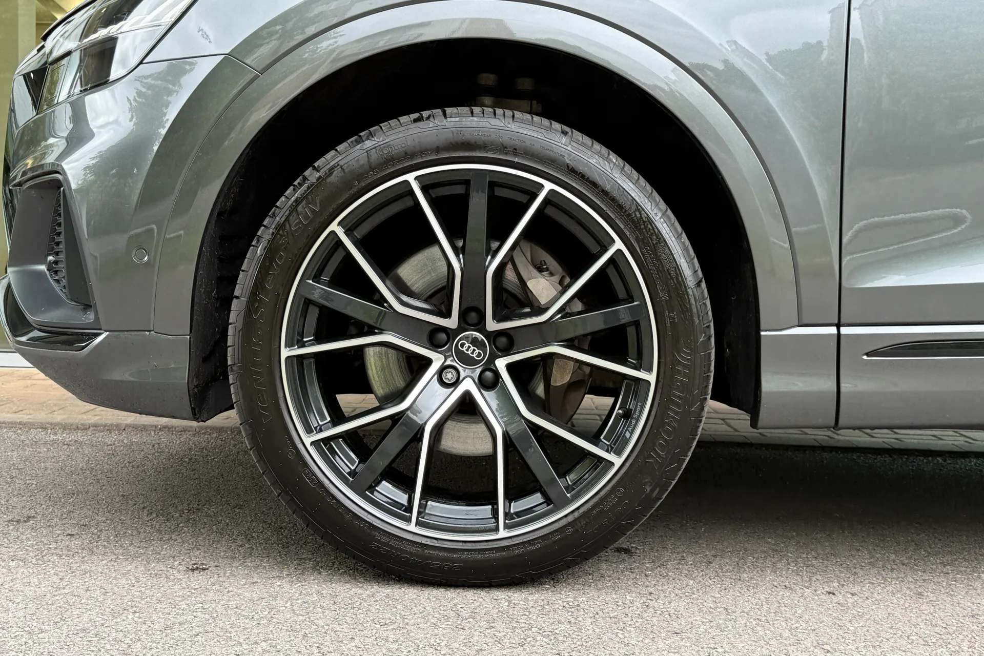 Audi Q8 thumbnail image number 12