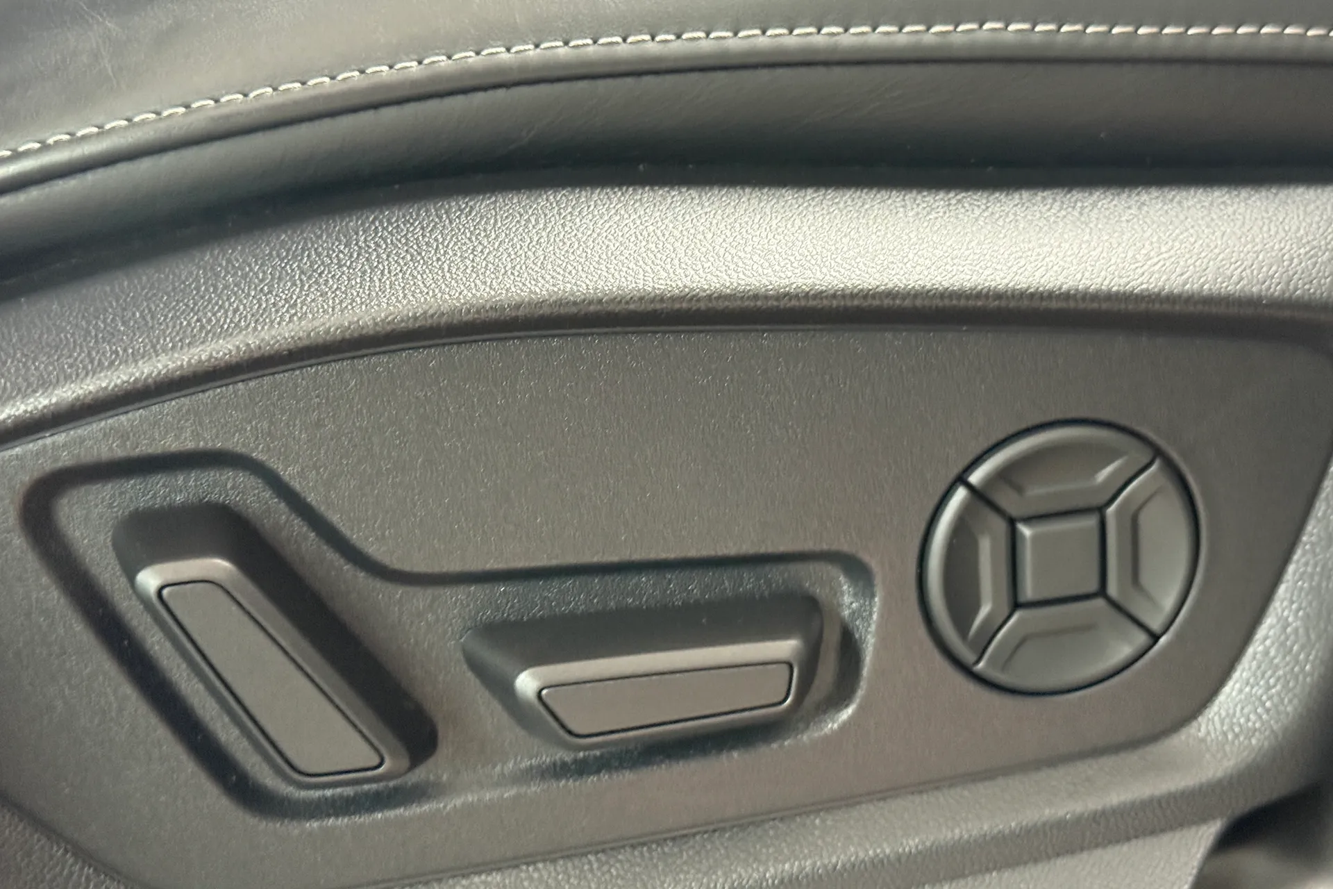 Audi Q8 thumbnail image number 9