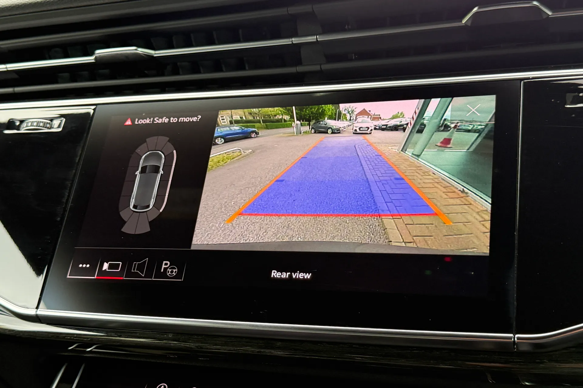 Audi Q8 thumbnail image number 5
