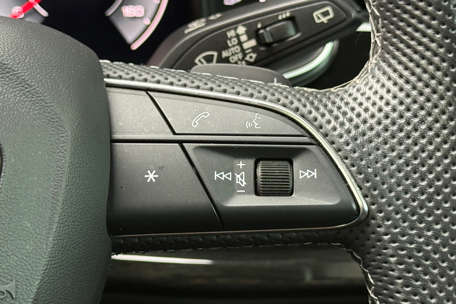 Audi Q8 thumbnail image number 16