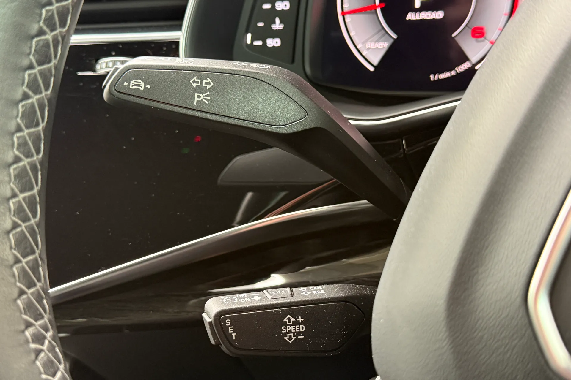 Audi Q8 thumbnail image number 17
