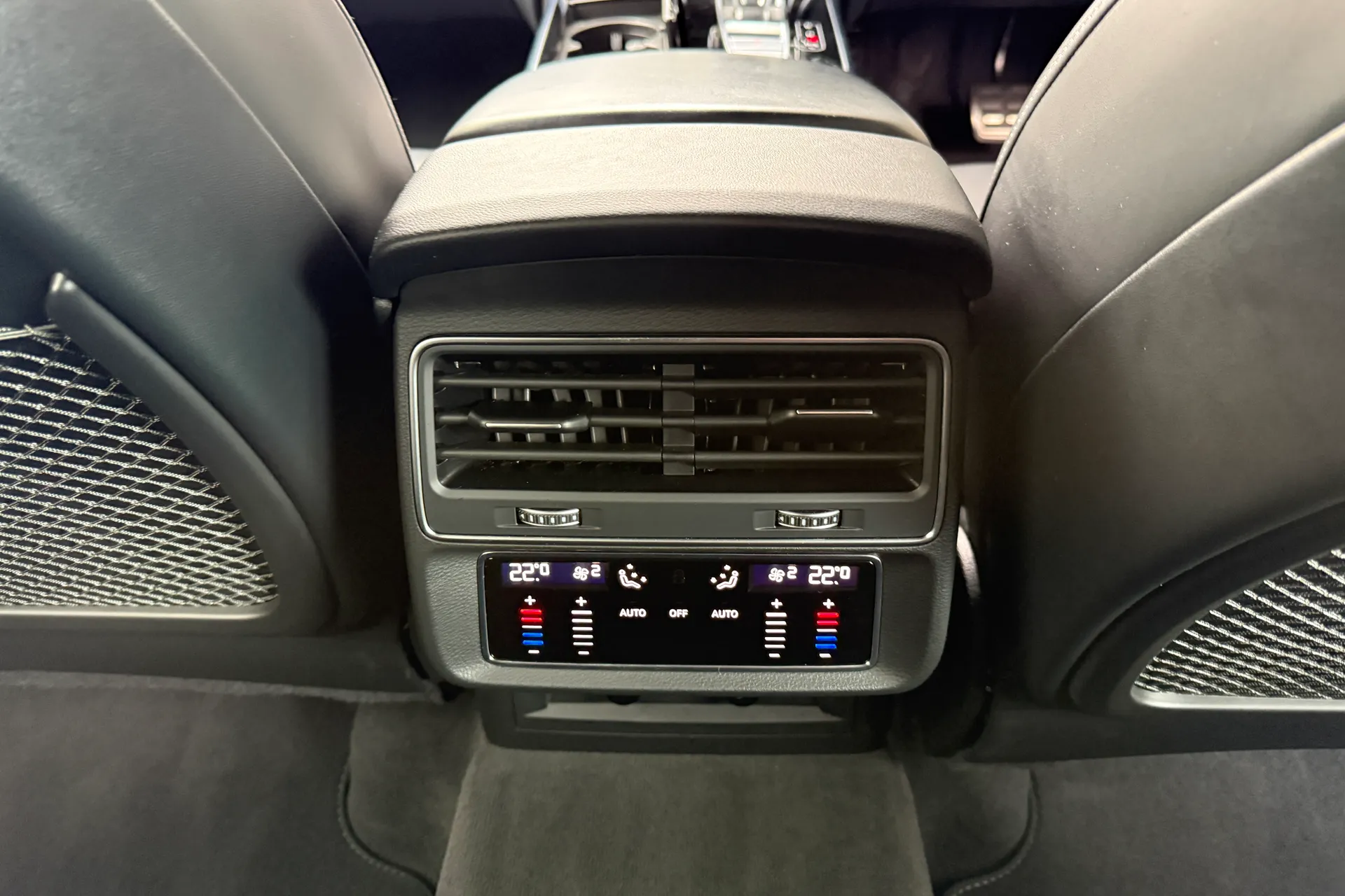 Audi Q8 thumbnail image number 46