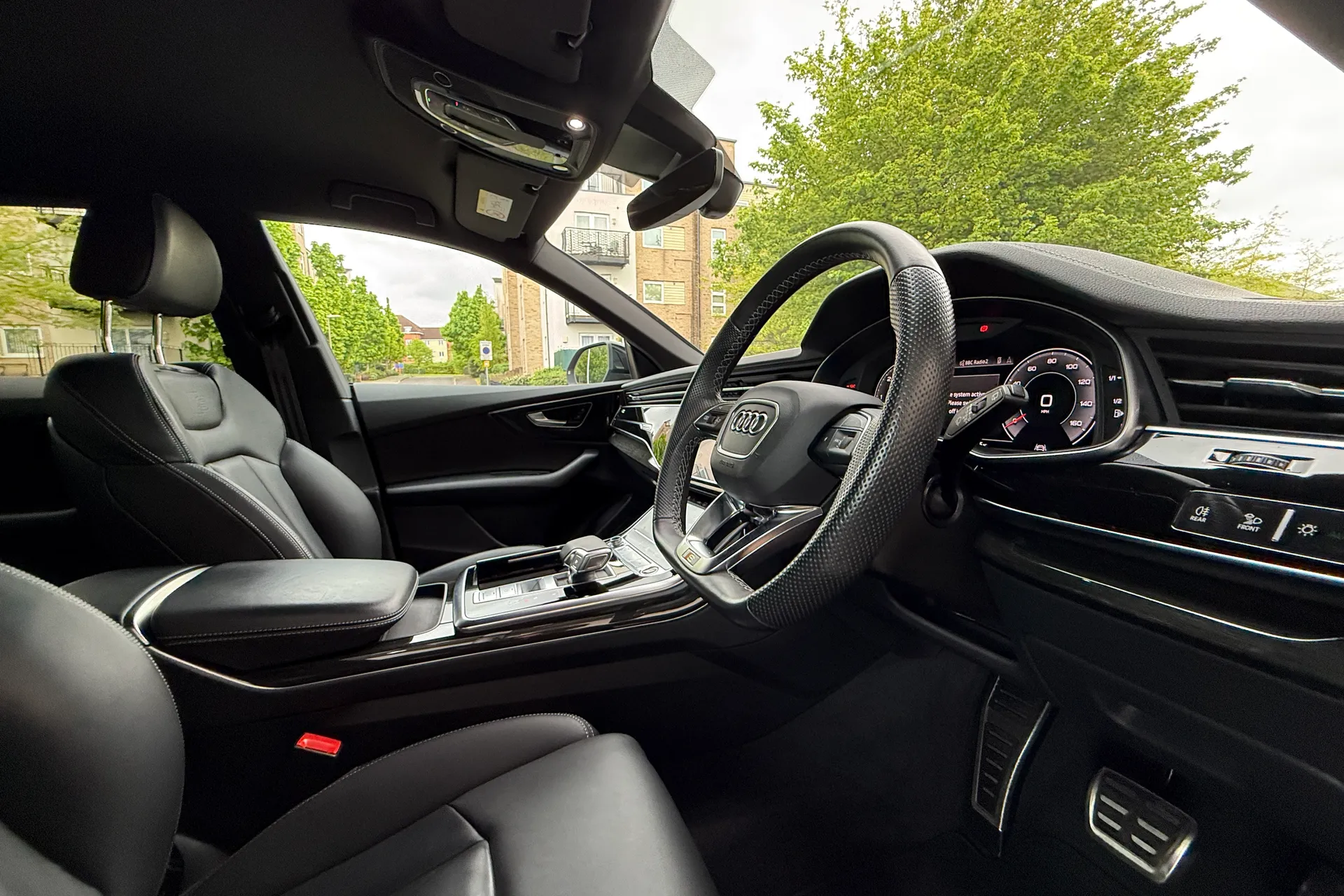 Audi Q8 thumbnail image number 13