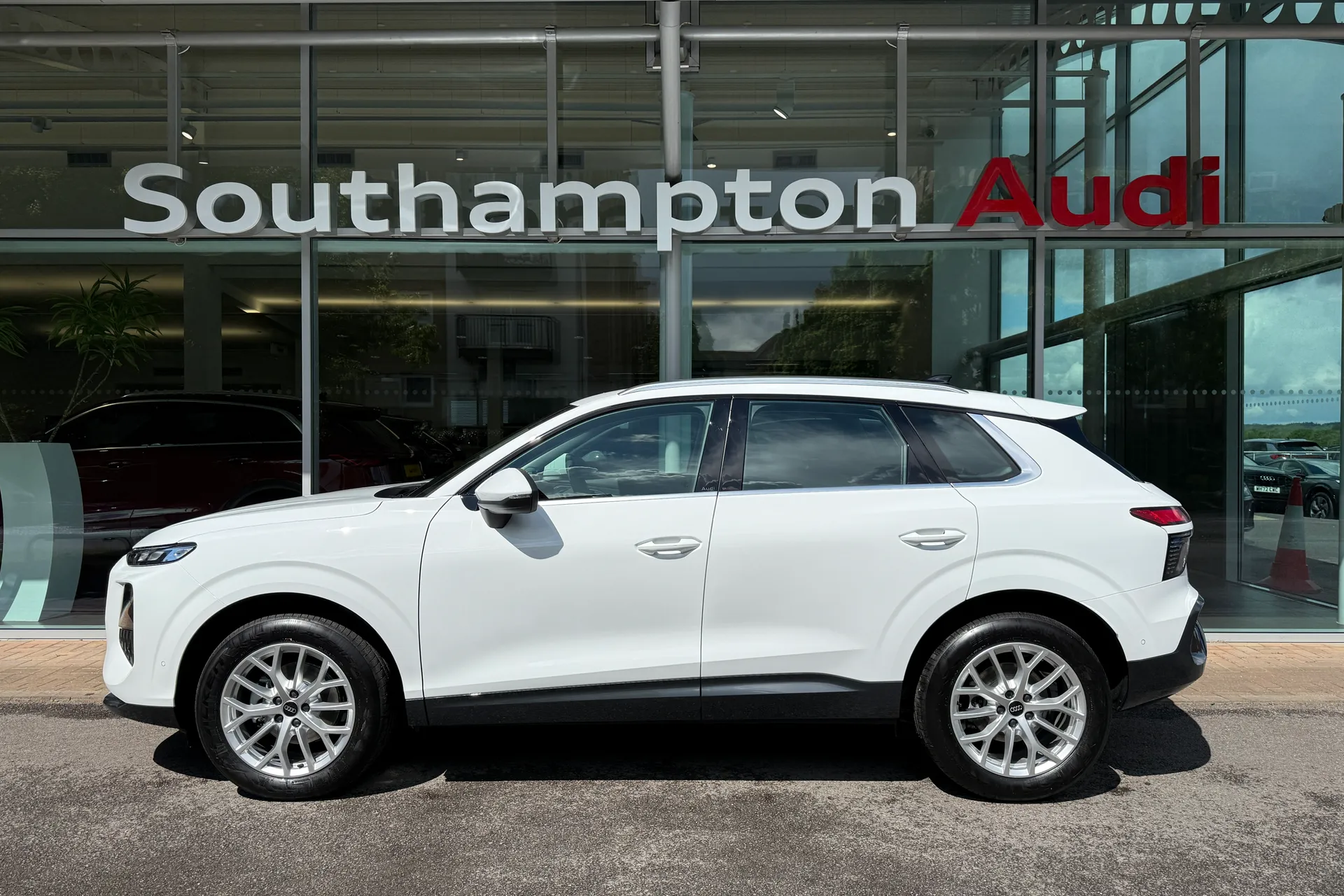 Audi Q3 thumbnail image number 47