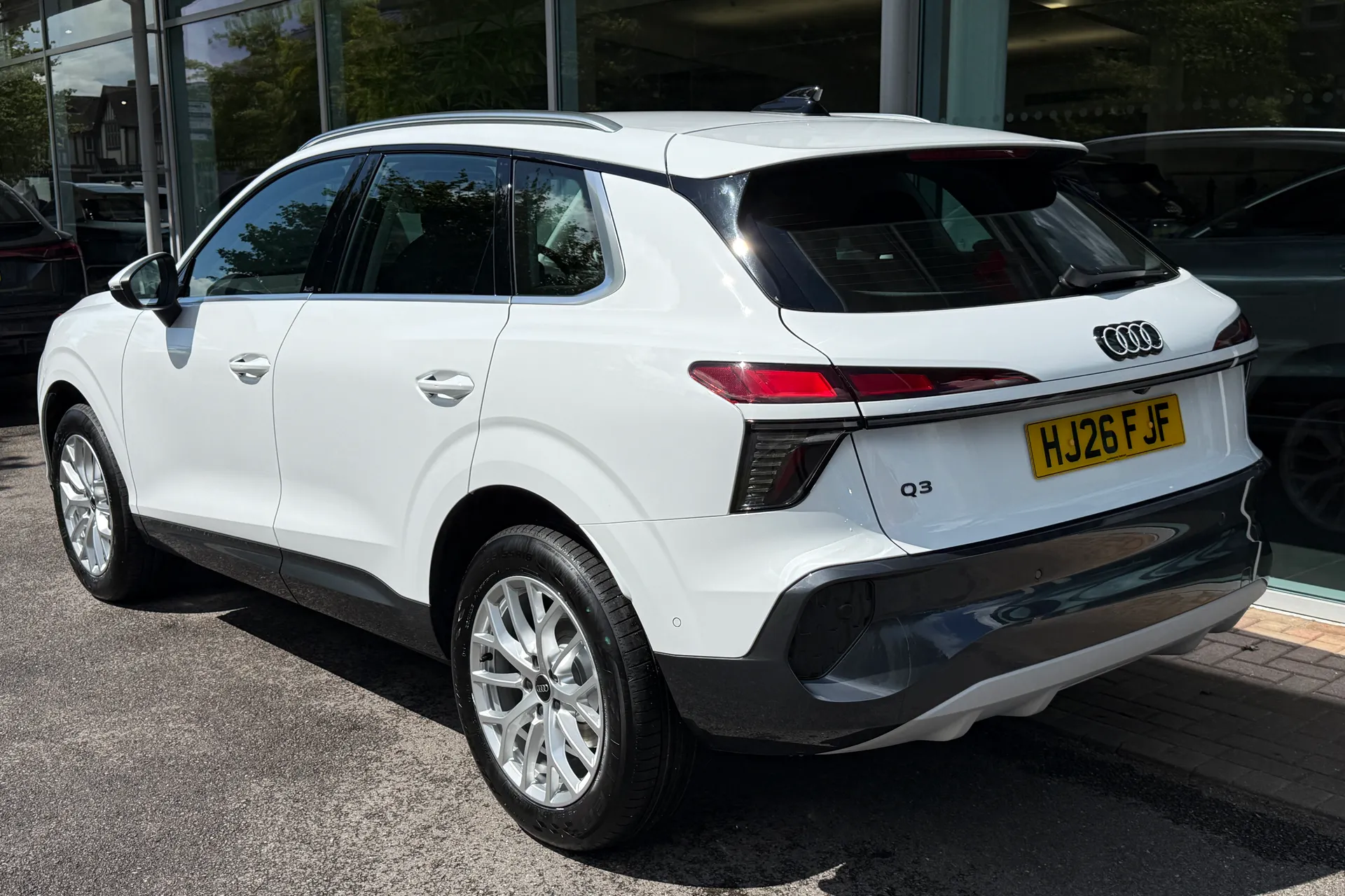 Audi Q3 thumbnail image number 10
