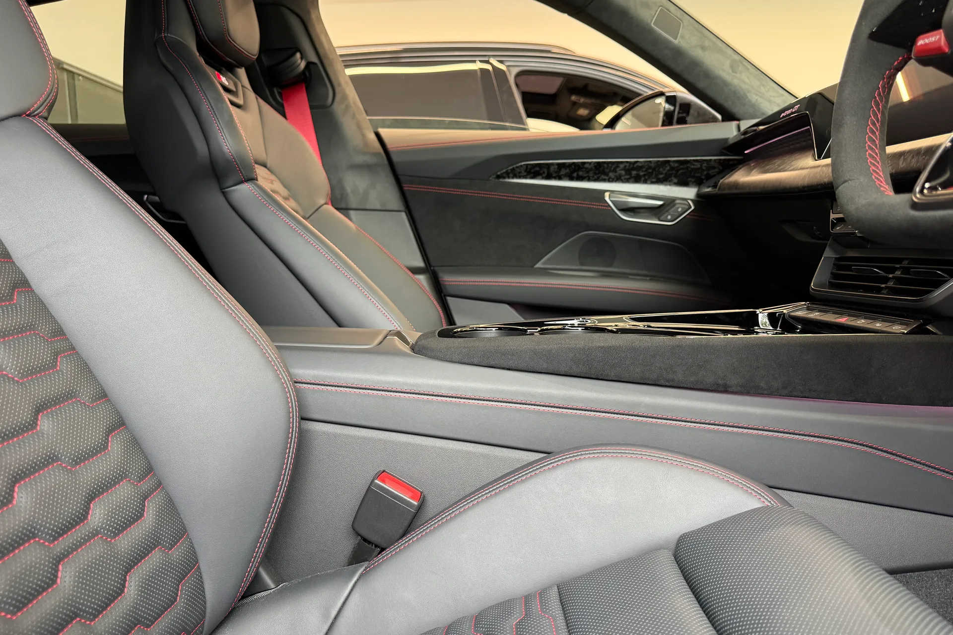 Audi RS e-tron GT thumbnail image number 35