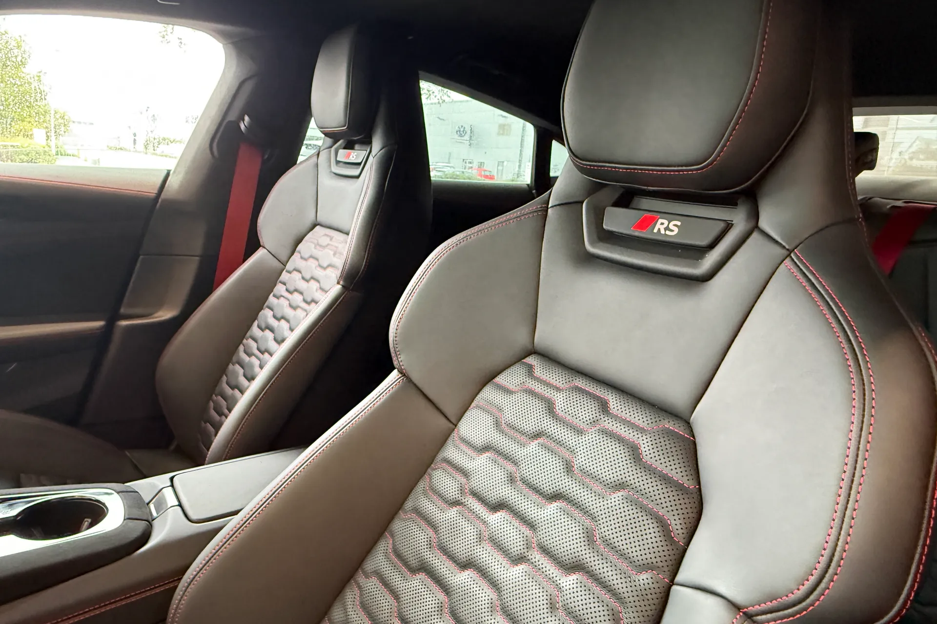 Audi RS e-tron GT thumbnail image number 18