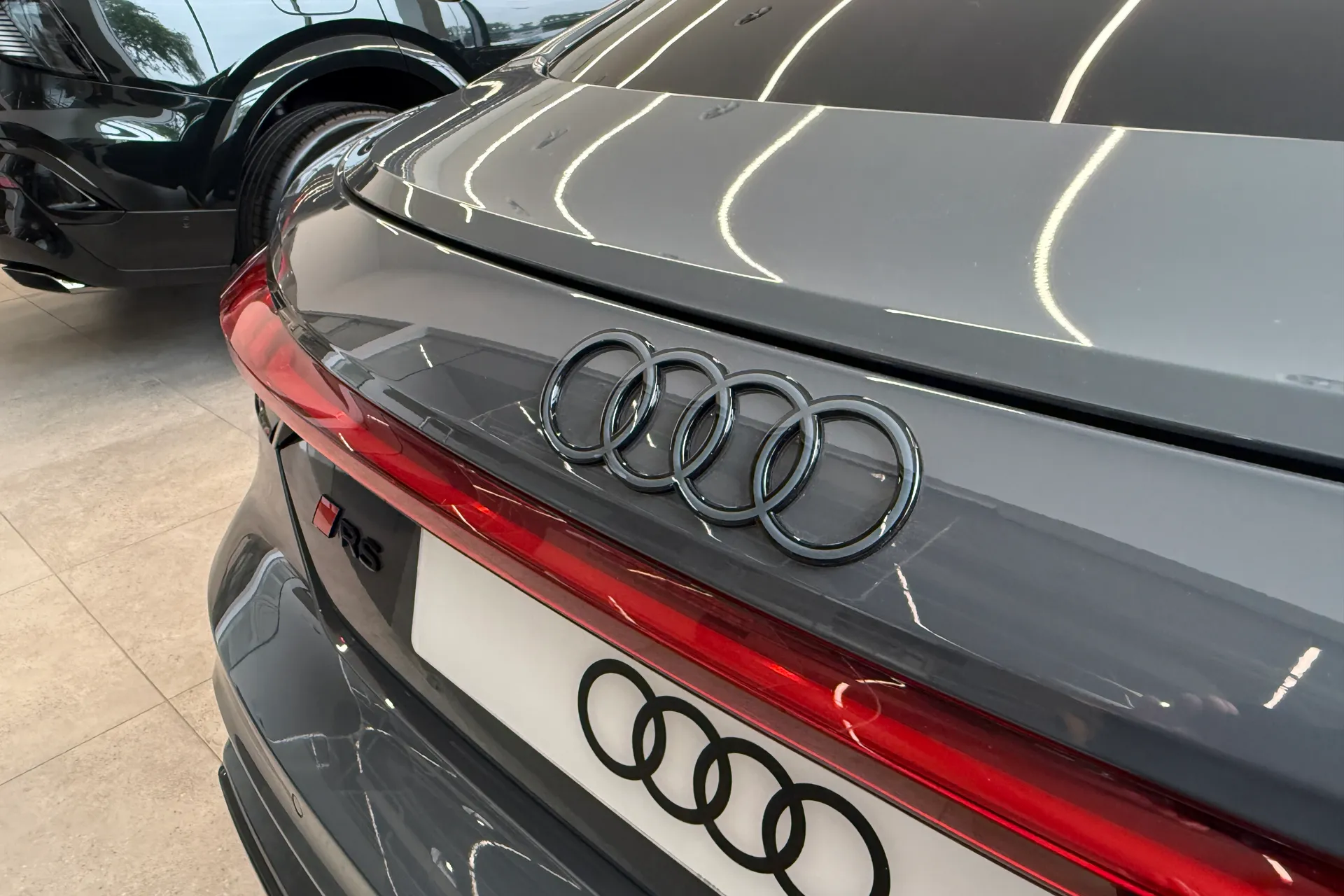 Audi RS e-tron GT thumbnail image number 8