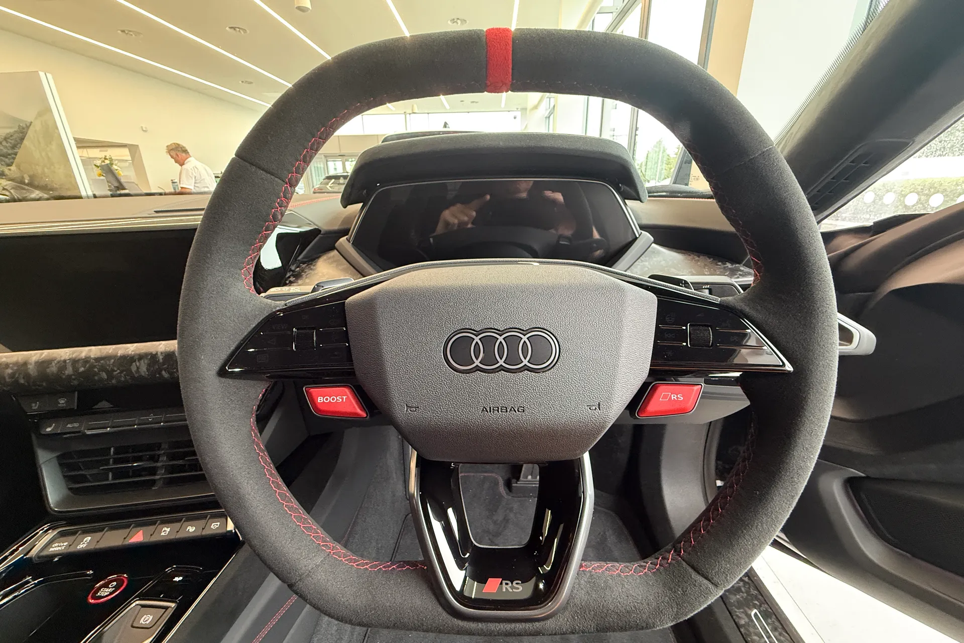 Audi RS e-tron GT thumbnail image number 32