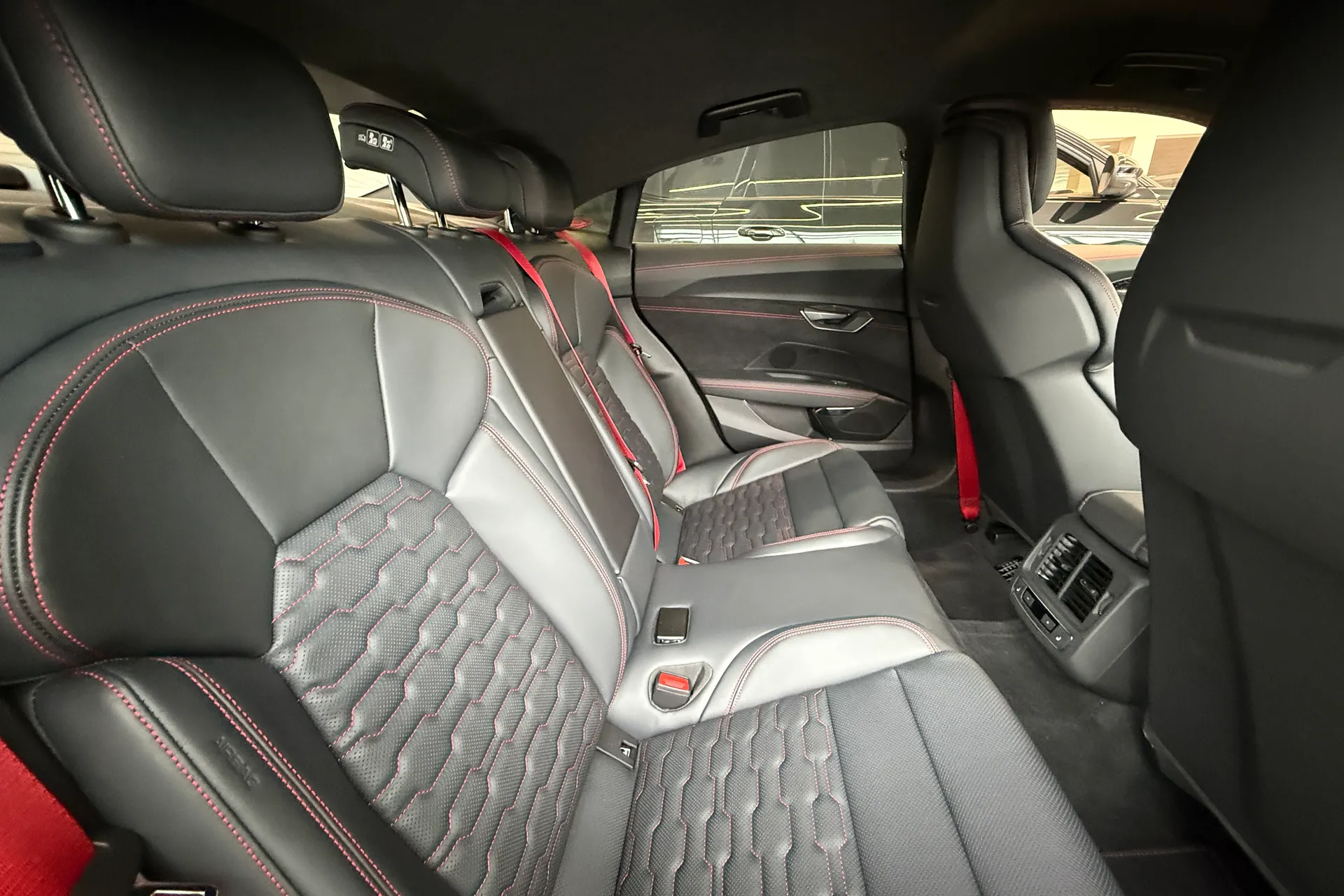 Audi RS e-tron GT thumbnail image number 40