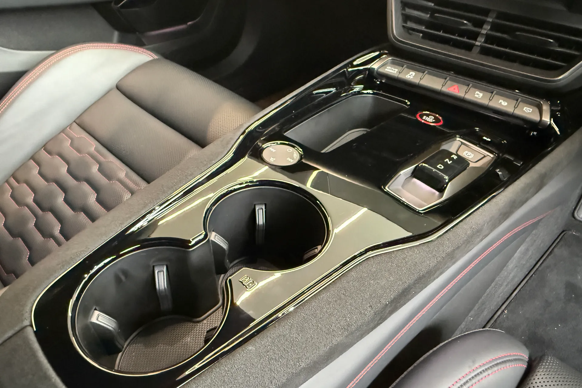 Audi RS e-tron GT thumbnail image number 30