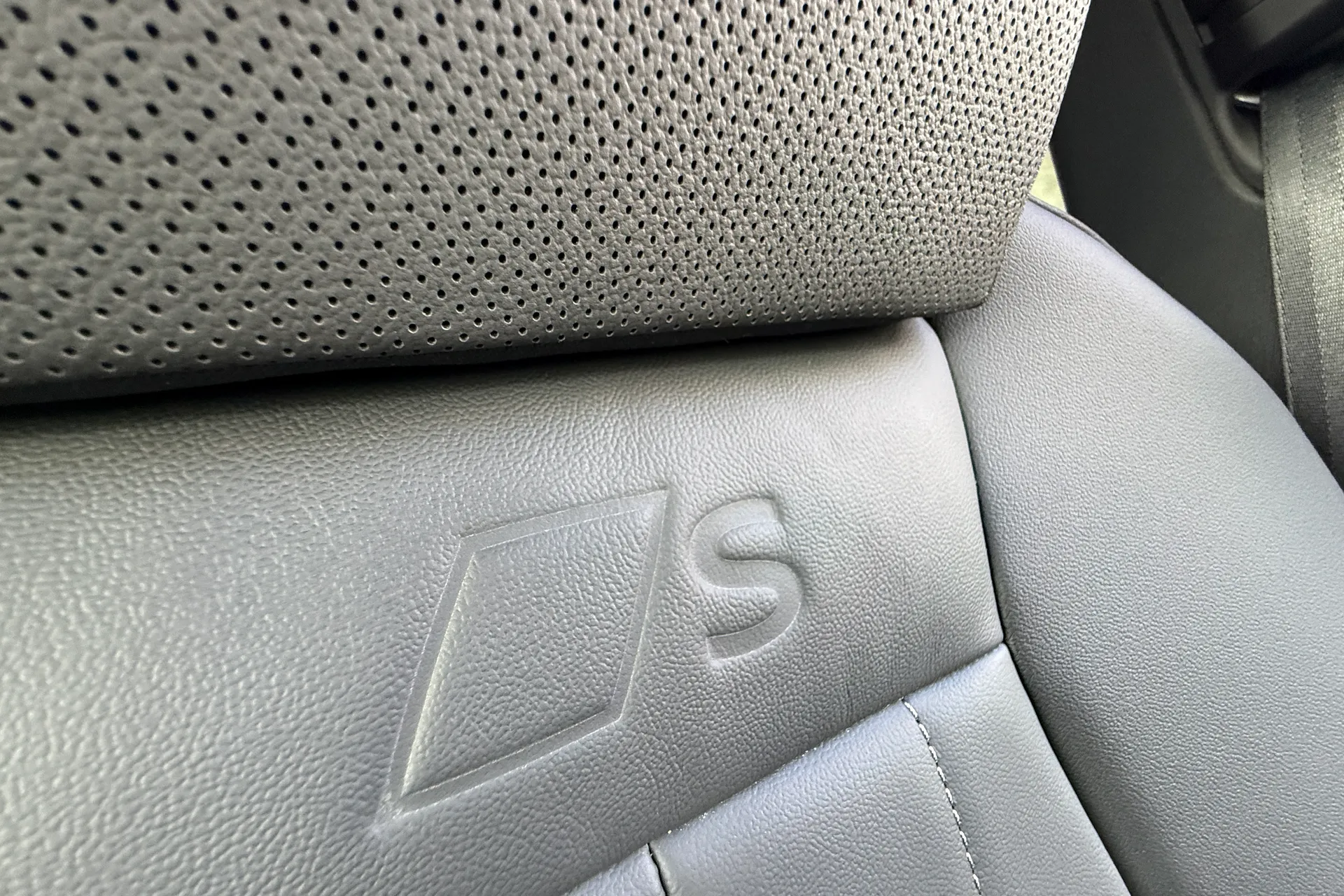Audi Q6 thumbnail image number 15