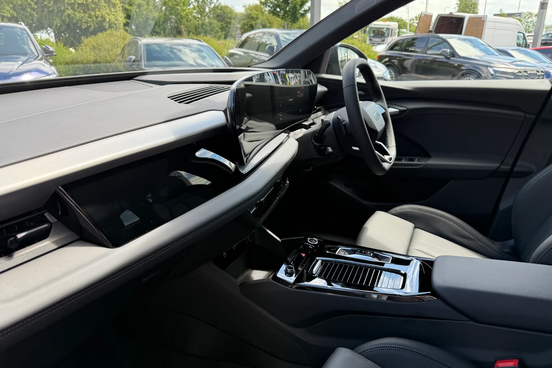 Audi Q6 thumbnail image number 18