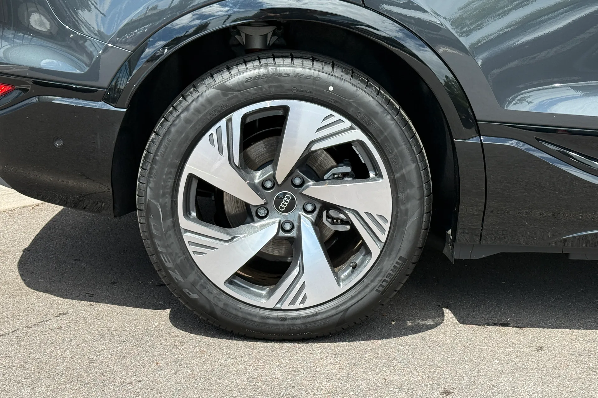 Audi Q6 thumbnail image number 16