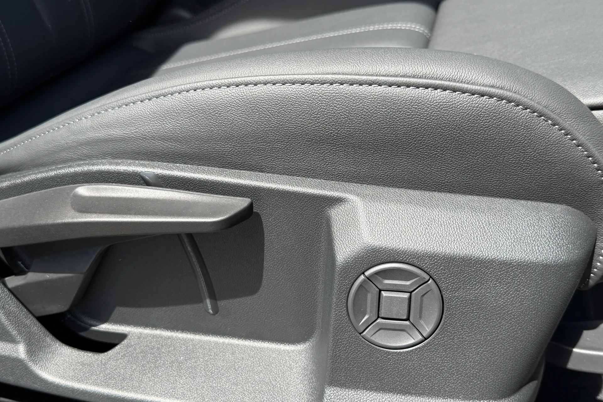 Audi Q6 thumbnail image number 36