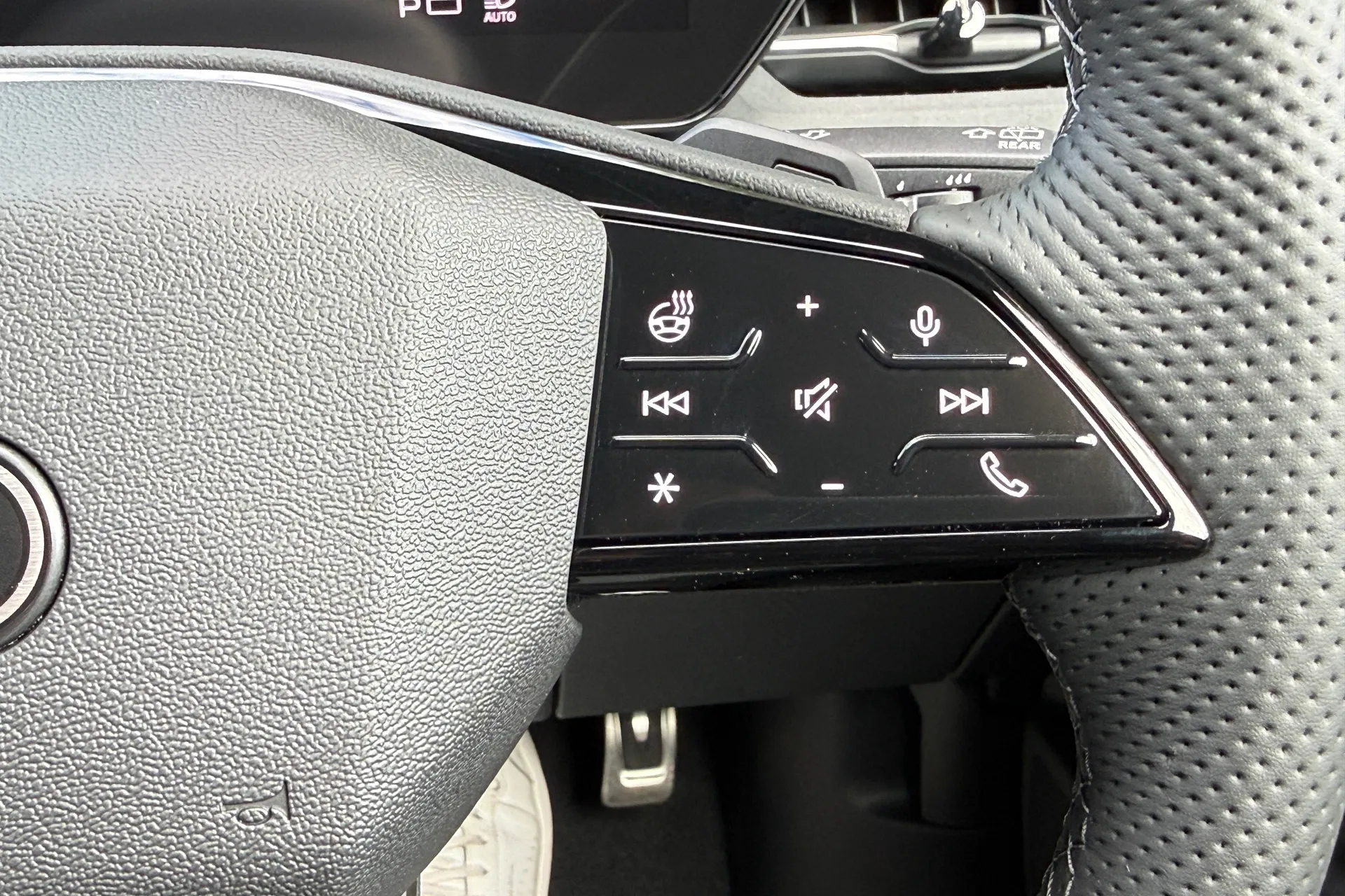 Audi Q6 thumbnail image number 32