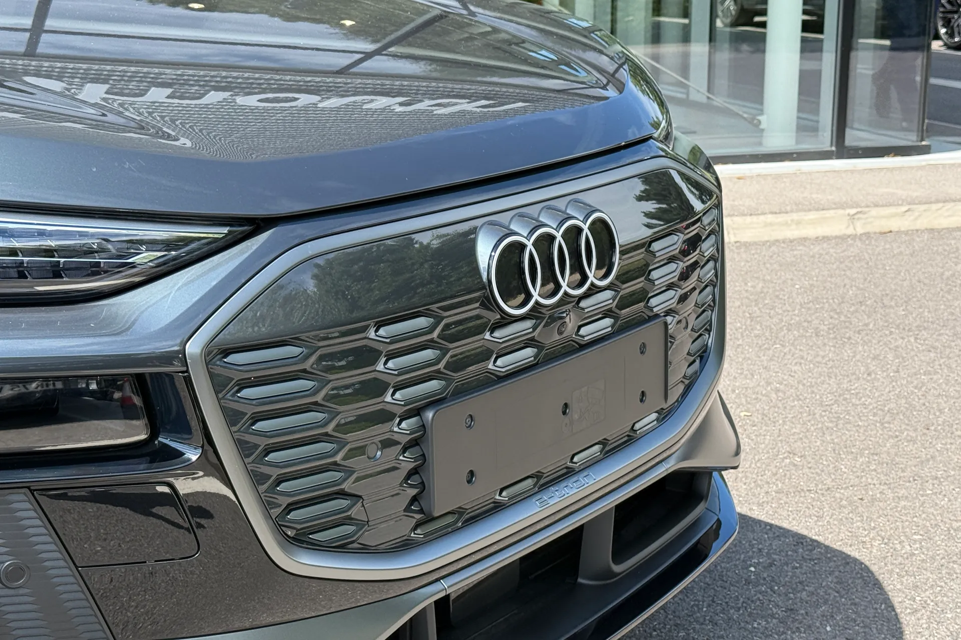 Audi Q6 thumbnail image number 9