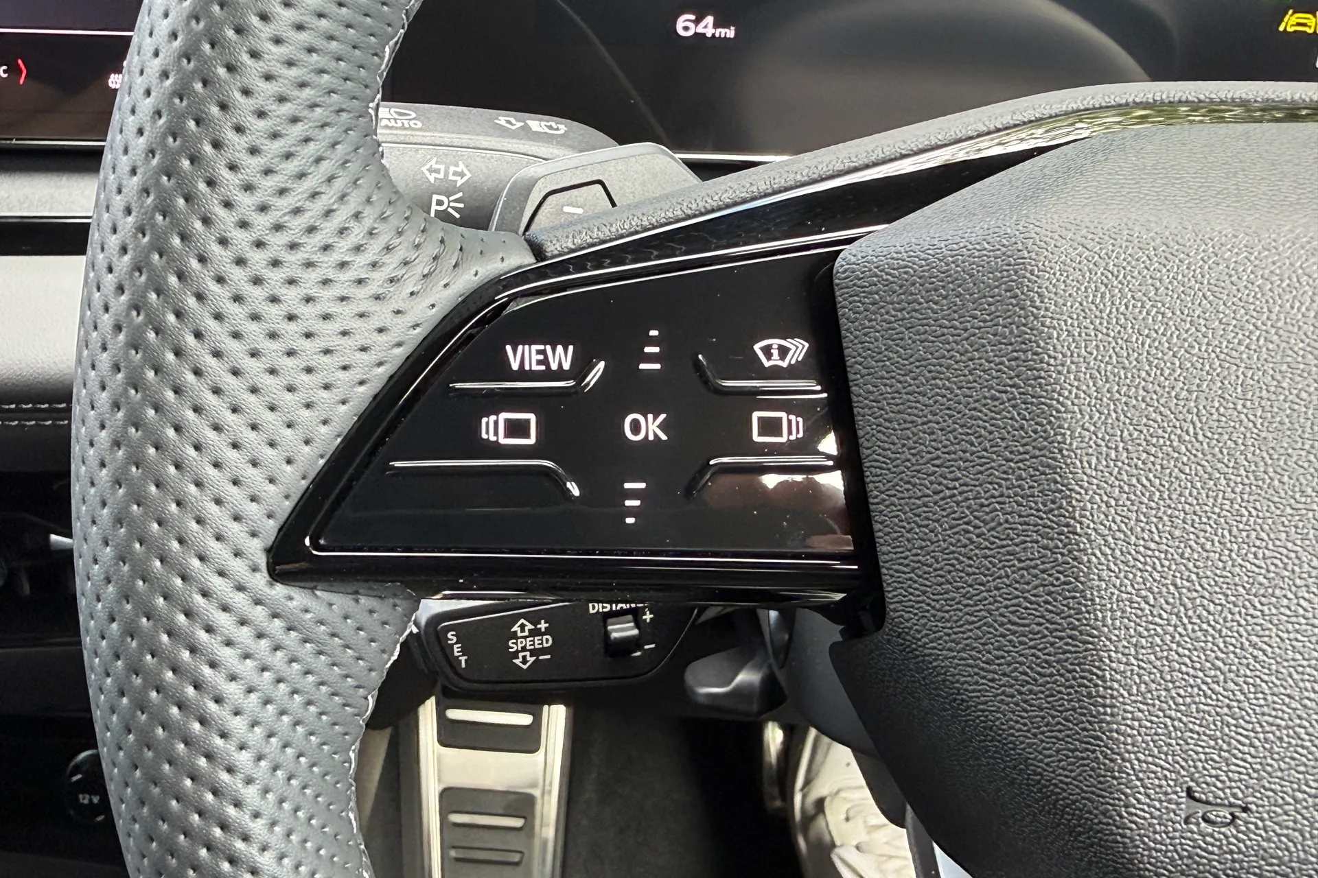 Audi Q6 thumbnail image number 31
