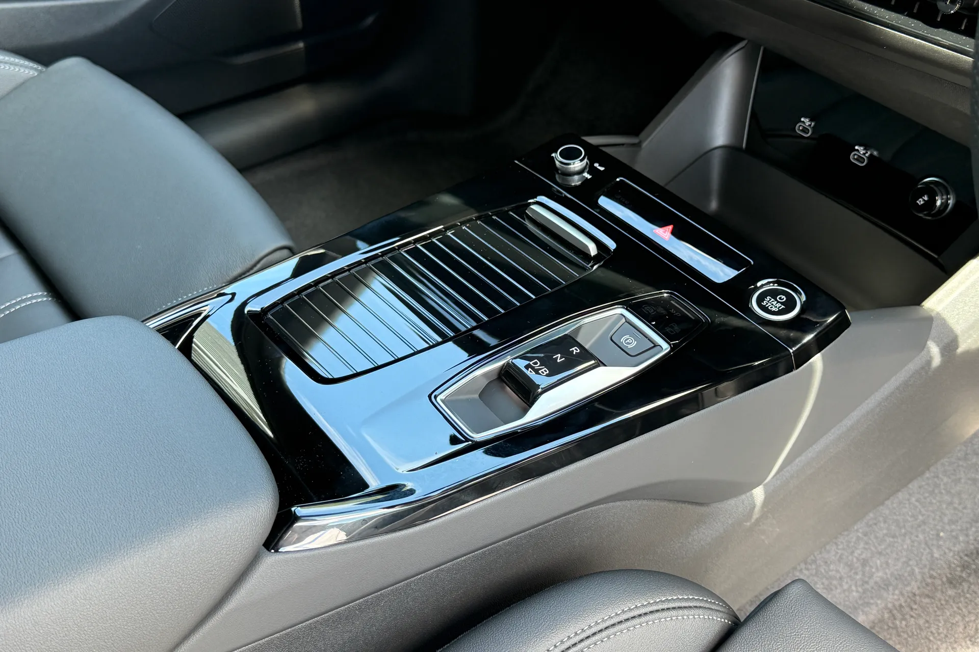 Audi Q6 thumbnail image number 37