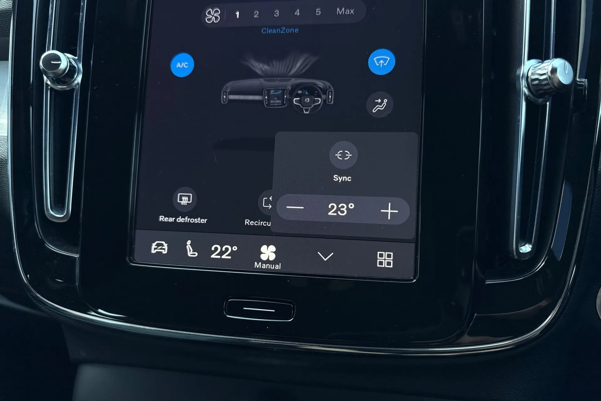 Volvo XC40 thumbnail image number 42